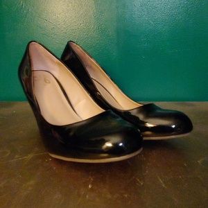 VLV faux patent leather kitten heel pump